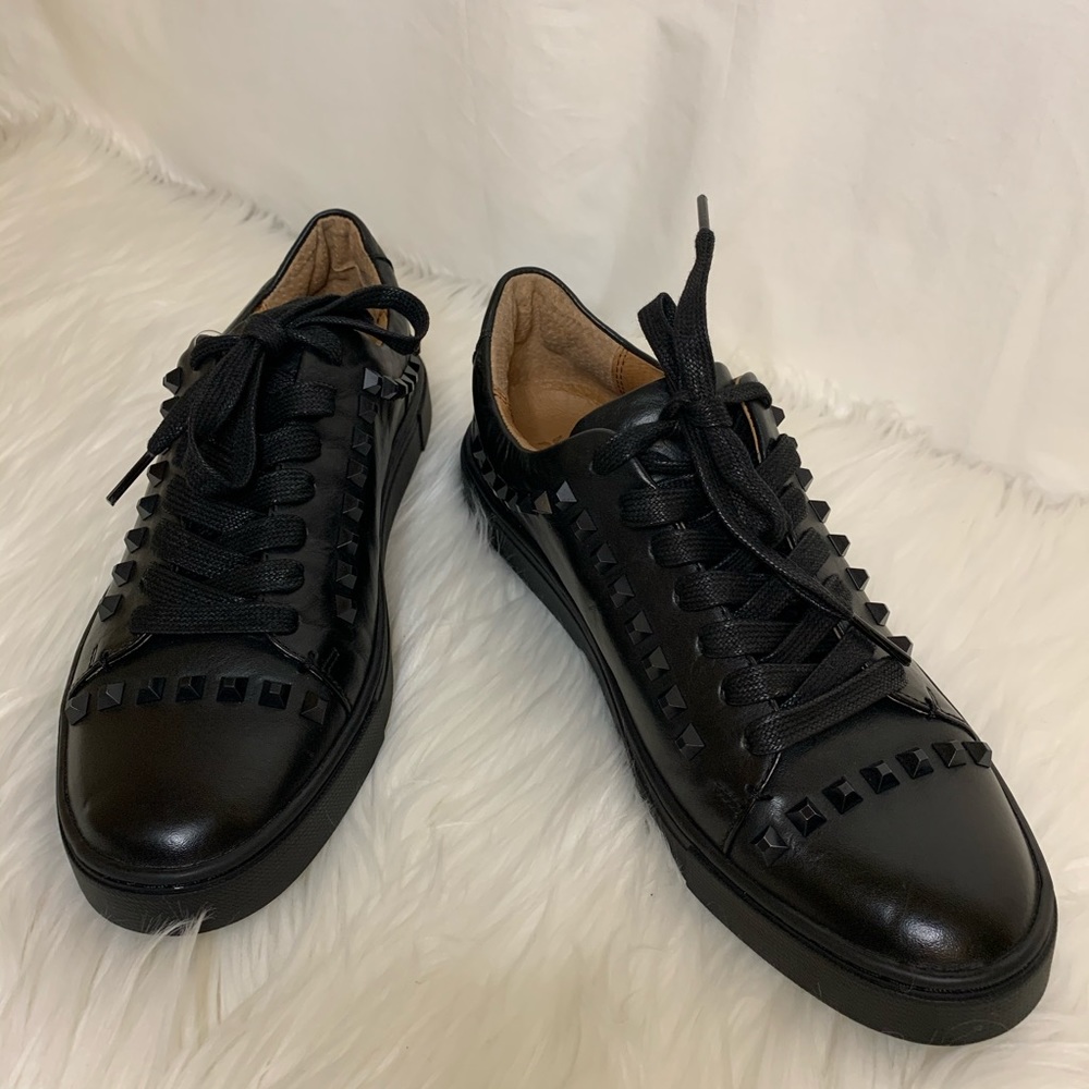 New (no box) Frye Women’s Ivy Deco Stud lowSneaker